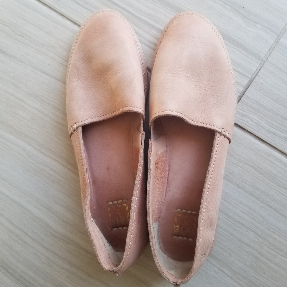 Frye Slip On Shoes Cream Tan Color Leather Sz 6.5 CLEAN - Picture 5 of 7